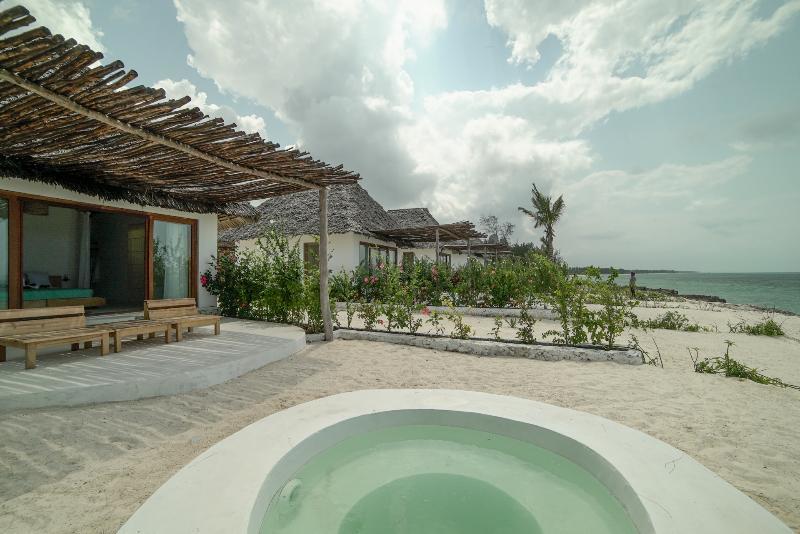 קיוונגווה Zanbluu Beach Hotel מראה חיצוני תמונה