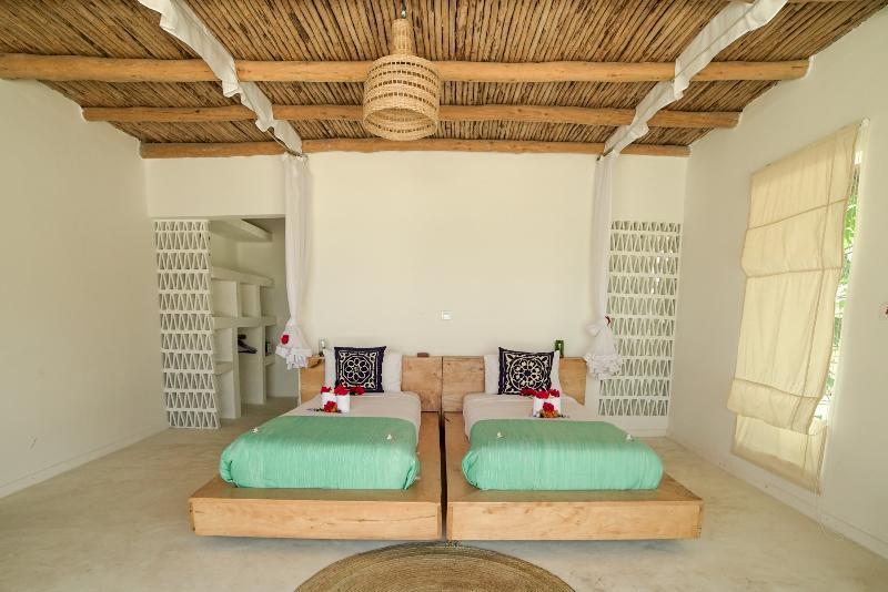 קיוונגווה Zanbluu Beach Hotel מראה חיצוני תמונה